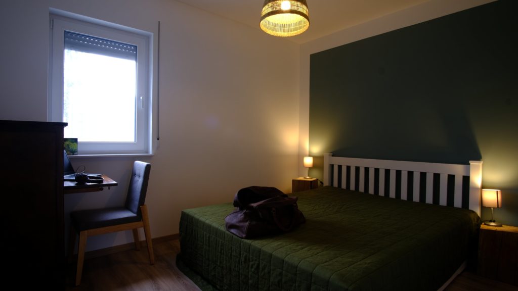 Schlafzimmer mit Sekretär